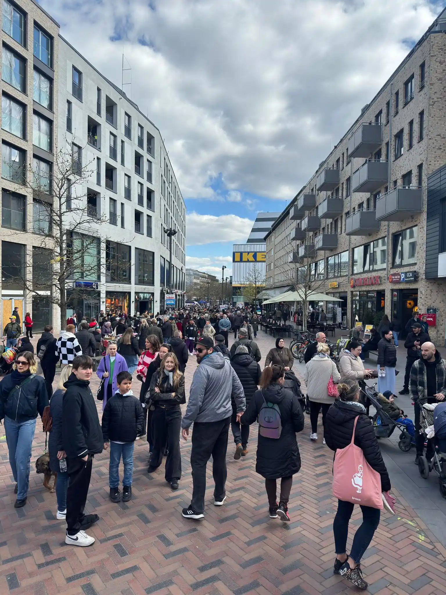 Flohmarkt IKEA HH-Altona parallel zum verkaufsoffenen Sonntag