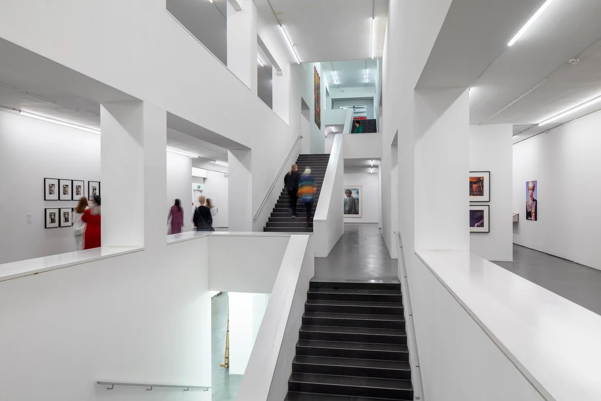 Secrets & Surveillance: Jonathan Meese und Jon Kessler in der Sammlung Falckenberg