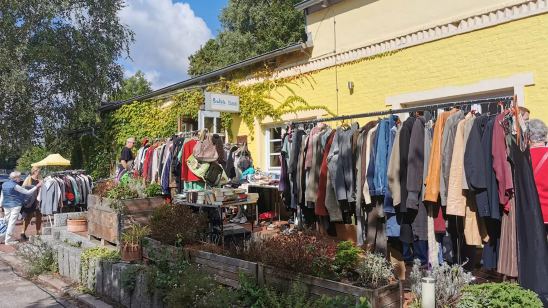 Frauenklamottenflohmarkt