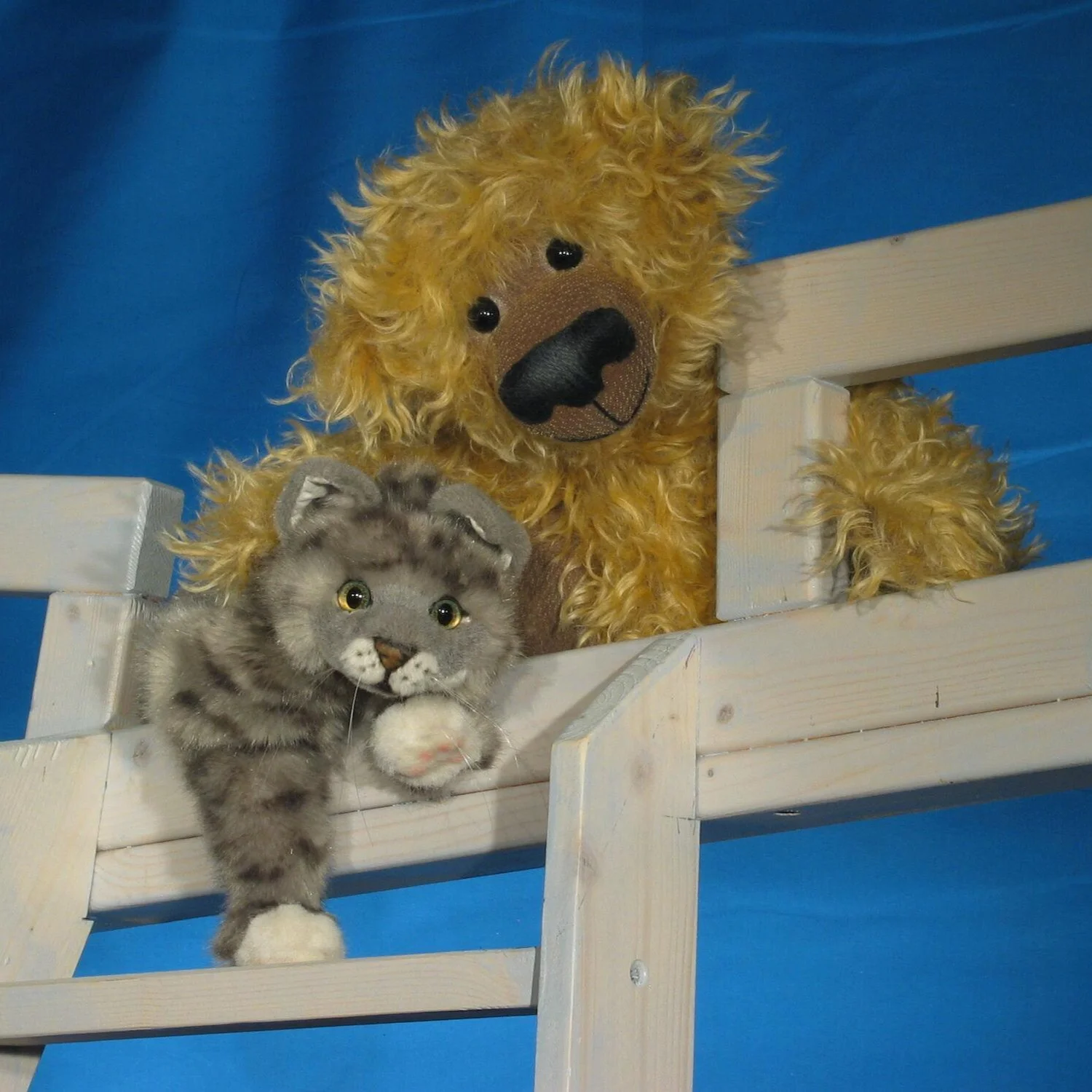 „Schmusebär und Kratzekatze” – Kindertheater